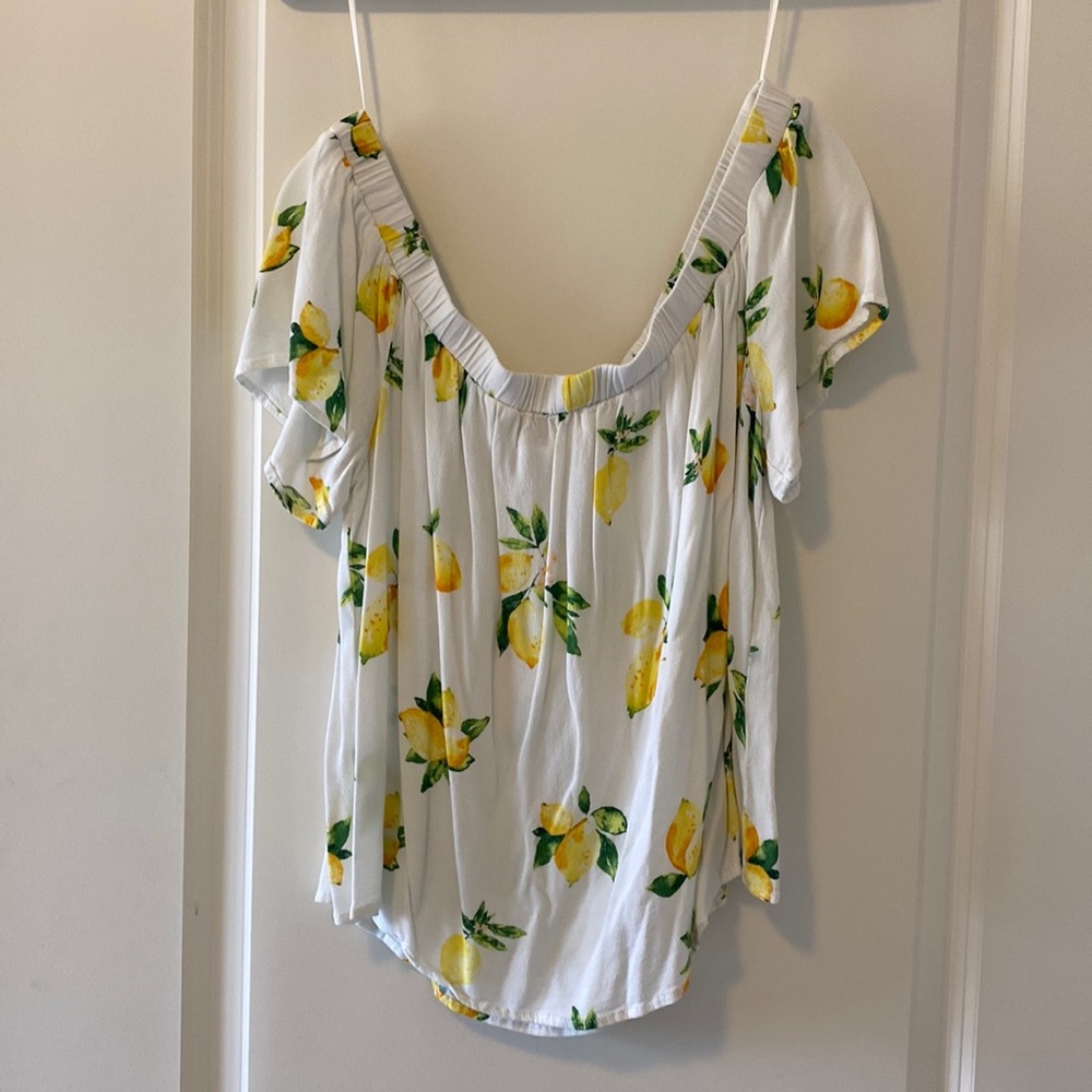 Lemon off the shoulder top🍋